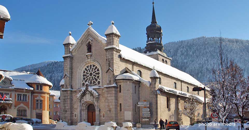 petite ville de Haute Savoie capitale du reblochon proche des stations de la clusaz et du grand bornand photo arvimedia